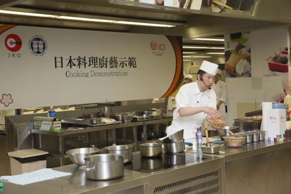 服部栄養專門学校於ICI進行廚藝示範
